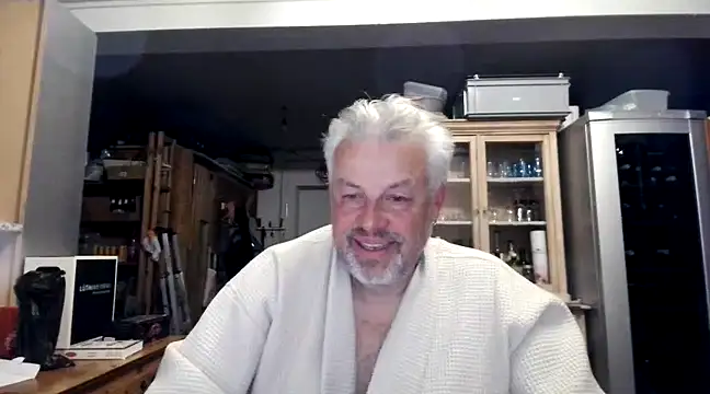 Snapshot of Berg_Boy chatting on March 18, 2025, 7:55 pm Berg Boy online show from March 18, 2025, 7:55 pm