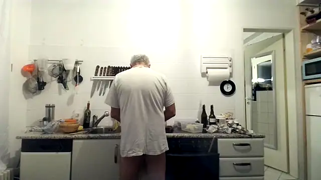 Snapshot of Berg_Boy chatting on October 25, 2025, 4:00 am Berg Boy online show from October 25, 2025, 4:00 am