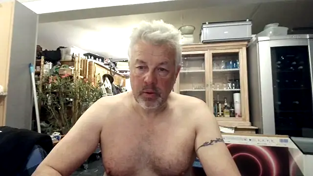 Snapshot of Berg_Boy chatting on March 10, 2025, 9:18 pm Berg Boy online show from March 10, 2025, 9:18 pm