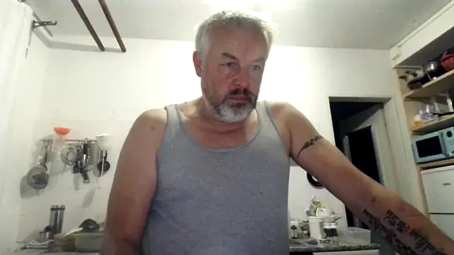 Snapshot of Berg_Boy chatting on October 27, 2025, 5:19 am Berg Boy online show from October 27, 2025, 5:19 am