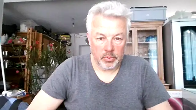 Snapshot of Berg_Boy chatting on March 12, 2025, 12:04 pm Berg Boy online show from March 12, 2025, 12:04 pm