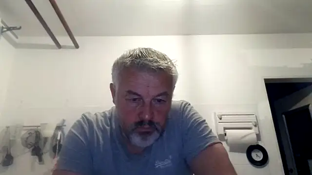 Snapshot of Berg_Boy chatting on October 22, 2025, 4:23 am Berg Boy online show from October 22, 2025, 4:23 am