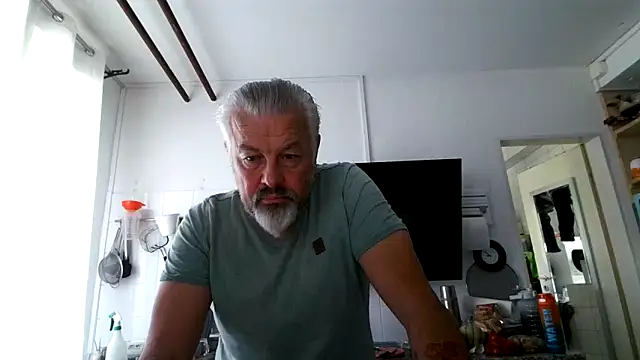 Berg Boy online show from May 30, 2026, 6:53 am