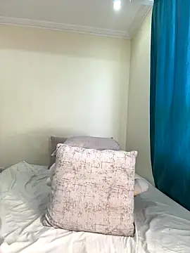 Ivelleee  online show from October 11, 2025, 10:11 pm