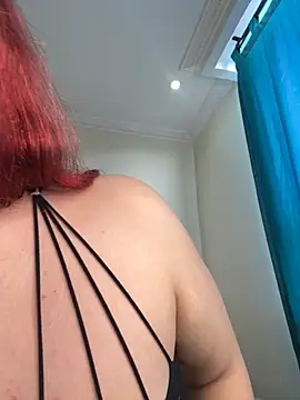 Ivelleee  online show from November 25, 2025, 9:48 pm