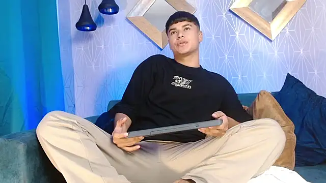 Snapshot of MathewAdams chatting on March 18, 2025, 7:33 pm MathewAdams online show from March 18, 2025, 7:33 pm