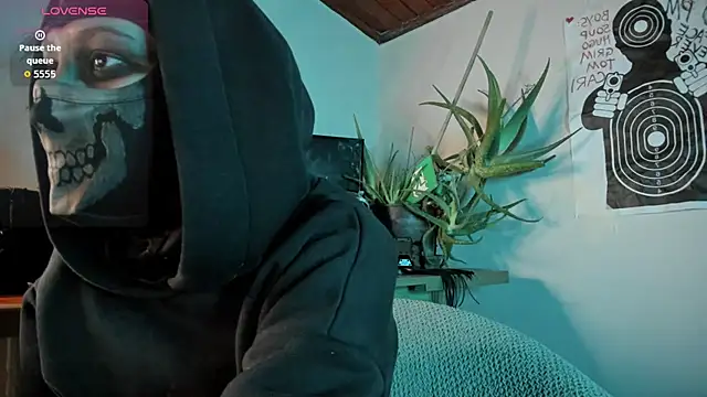 Snapshot of cos_operator chatting on October 5, 2025, 5:47 pm cos operator online show from October 5, 2025, 5:47 pm