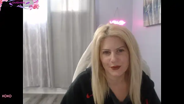 Snapshot of BellaStar84 chatting on September 15, 2025, 12:27 pm BellaStar84 online show from September 15, 2025, 12:27 pm