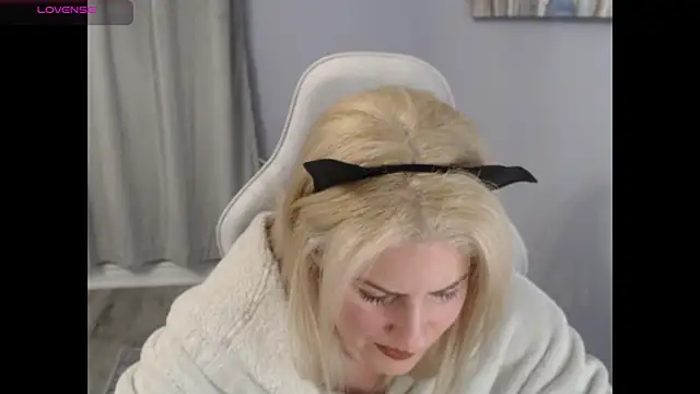 Snapshot of BellaStar84 chatting on October 29, 2025, 12:53 am BellaStar84 online show from October 29, 2025, 12:53 am