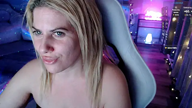 Snapshot of BellaStar84 chatting on February 15, 2026, 10:58 am BellaStar84 online show from February 15, 2026, 10:58 am