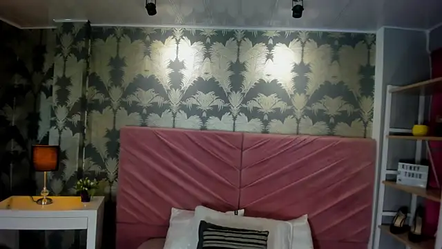 Karin Ks online show from November 5, 2025, 7:17 pm