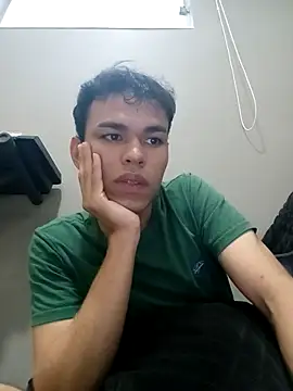 yue014 online show from April 17, 2026, 10:01 pm