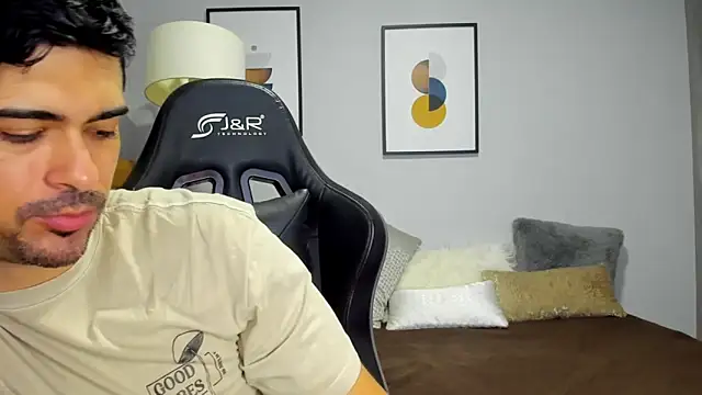 Snapshot of Dante_Storm chatting on December 15, 2025, 4:07 am Dante Storm online show from December 15, 2025, 4:07 am