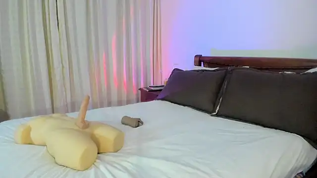 Snapshot of Hat_girl chatting on September 30, 2025, 4:18 am Hat girl online show from September 30, 2025, 4:18 am