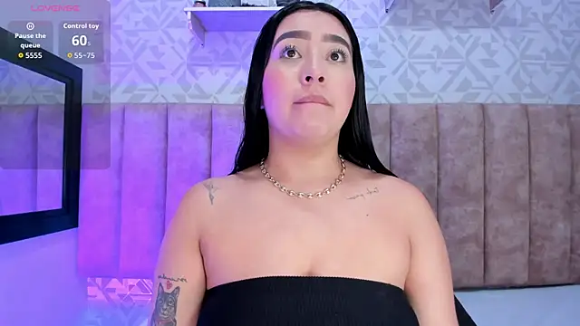 Snapshot of MelinaCruz chatting on October 8, 2025, 4:03 am MelinaCruz online show from October 8, 2025, 4:03 am