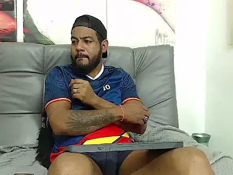 BladeFoxxx1 online show from November 11, 2025, 7:14 am