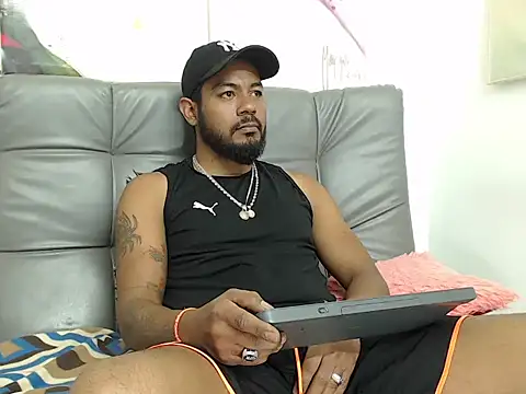 BladeFoxxx1 online show from October 2, 2025, 12:41 pm