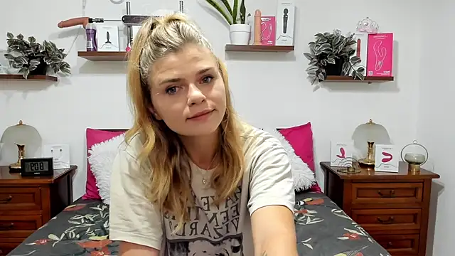 HaleyReedme online show from September 16, 2025, 6:14 am