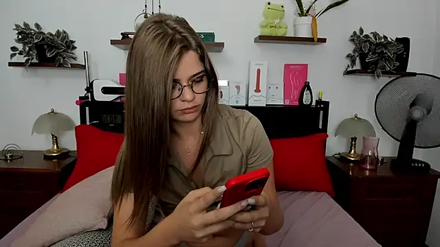 HaleyReedme online show from July 17, 2026, 7:16 am