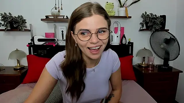 HaleyReedme online show from July 16, 2026, 7:05 am
