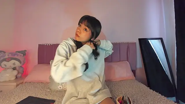 Snapshot of kitty-kryss chatting on October 23, 2025, 2:05 pm kitty-kryss online show from October 23, 2025, 2:05 pm