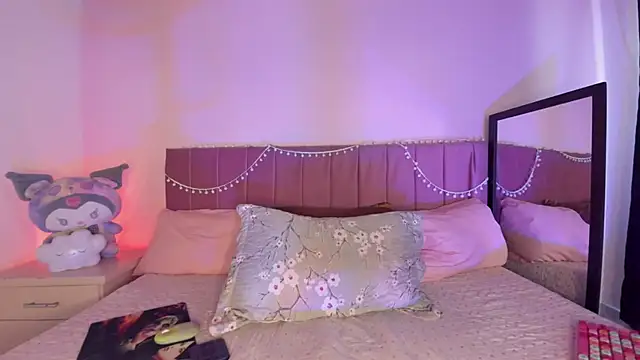 Snapshot of kitty-kryss chatting on October 28, 2025, 12:37 pm kitty-kryss online show from October 28, 2025, 12:37 pm