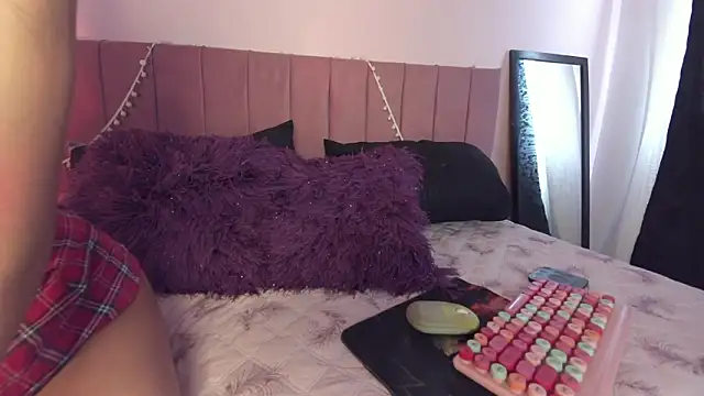 kitty-kryss online show from February 2, 2026, 2:38 pm