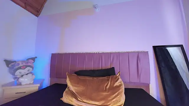 Snapshot of kitty-kryss chatting on October 8, 2025, 1:56 pm kitty-kryss online show from October 8, 2025, 1:56 pm