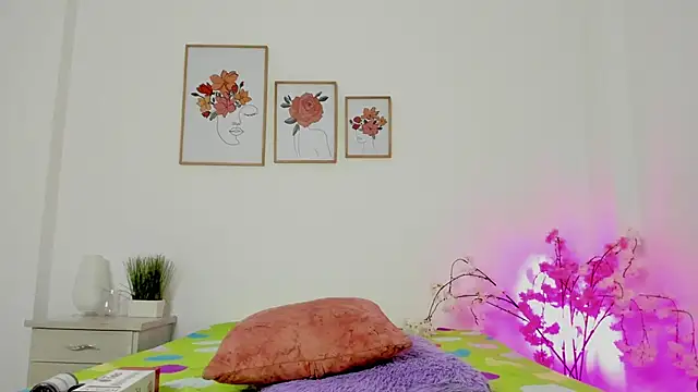 Snapshot of alana_111 chatting on October 7, 2025, 2:45 am alana 111 online show from October 7, 2025, 2:45 am