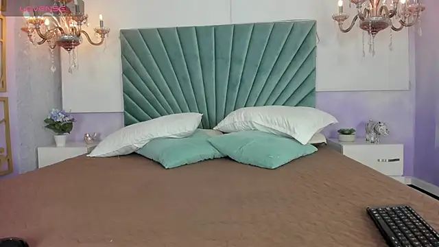 JulietSofia online show from December 16, 2025, 3:44 am