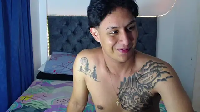 Snapshot of Stone_grey1_ chatting on October 19, 2025, 5:10 am Stone grey1  online show from October 19, 2025, 5:10 am