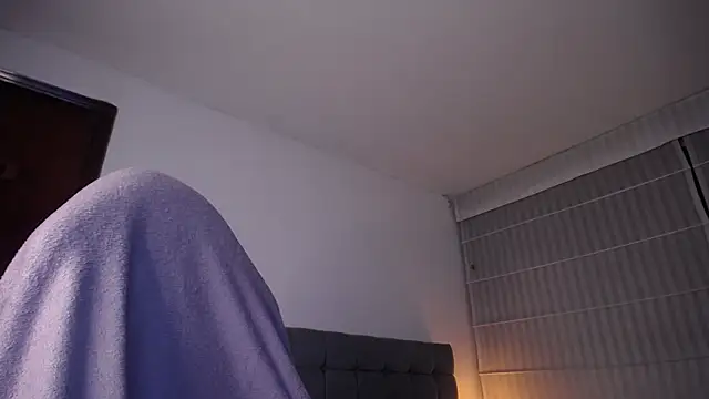 Snapshot of Violet_King chatting on October 24, 2025, 2:21 am Violet King online show from October 24, 2025, 2:21 am