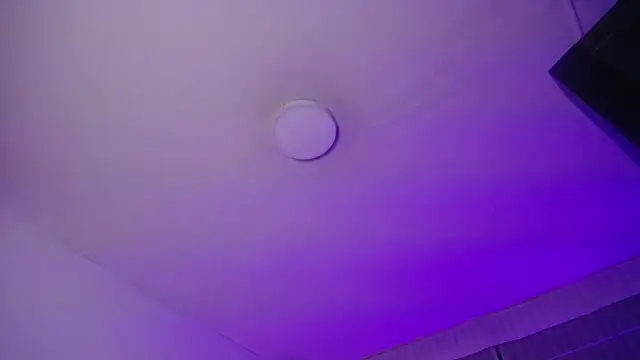 Snapshot of Violet_King chatting on October 9, 2025, 3:45 pm Violet King online show from October 9, 2025, 3:45 pm