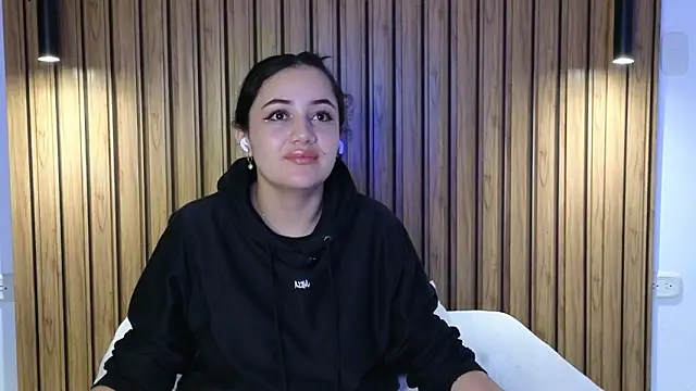 Snapshot of Isa_1207 chatting on December 21, 2025, 1:19 am Isa 1207 online show from December 21, 2025, 1:19 am