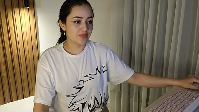 Snapshot of Isa_1207 chatting on November 7, 2025, 1:10 am Isa 1207 online show from November 7, 2025, 1:10 am