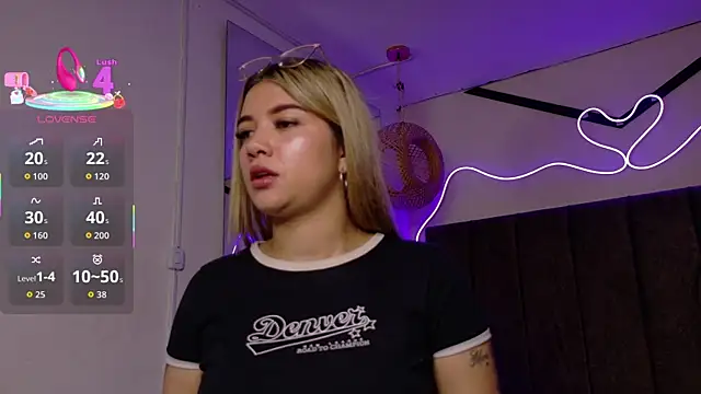 Snapshot of natasha__black chatting on September 28, 2025, 7:32 pm natasha  black online show from September 28, 2025, 7:32 pm