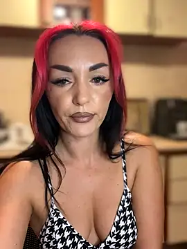 Snapshot of MeganFoxiy chatting on October 12, 2025, 4:03 am MeganFoxiy online show from October 12, 2025, 4:03 am