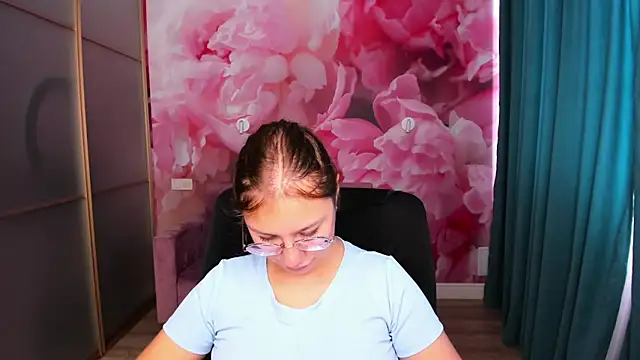 AngelinaLow online show from September 21, 2025, 11:26 am