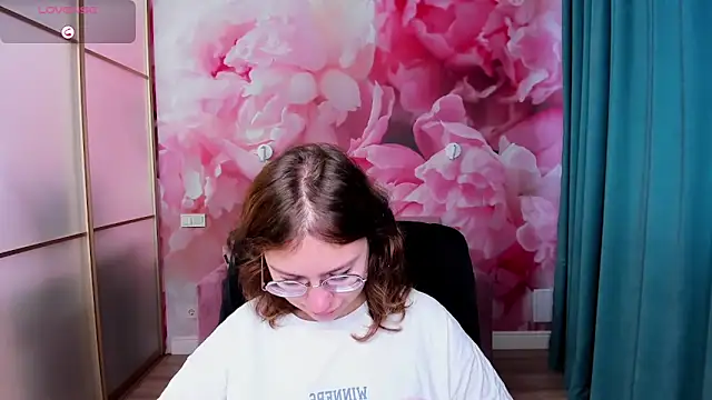 AngelinaLow online show from October 18, 2025, 5:20 am