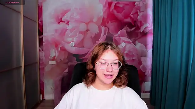 AngelinaLow online show from October 2, 2025, 11:35 am