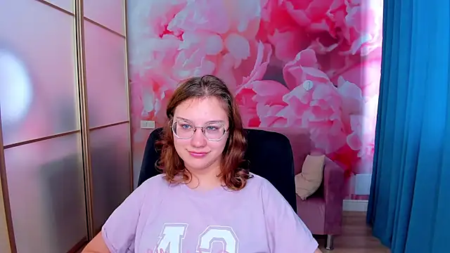 AngelinaLow online show from November 21, 2025, 12:26 pm