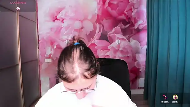 AngelinaLow online show from October 19, 2025, 5:32 am