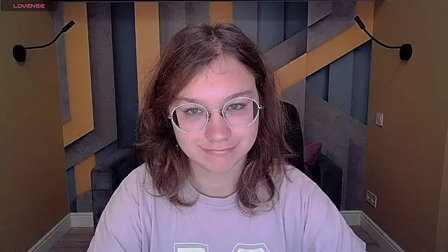 AngelinaLow online show from November 16, 2025, 6:29 am