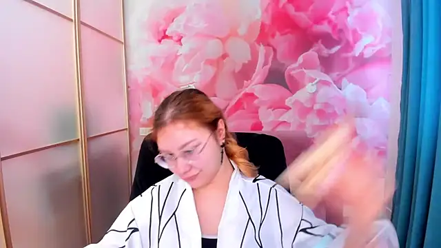 AngelinaLow online show from February 20, 2026, 12:29 pm