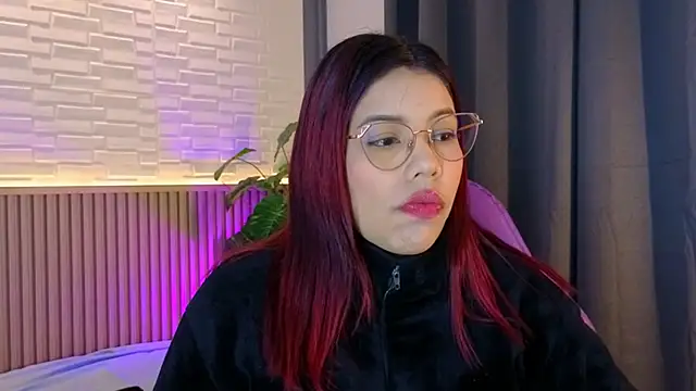 TiffanyWalk online show from November 20, 2025, 10:49 am