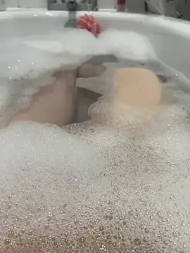 Snapshot of Curvy-Ava33 chatting on March 17, 2025, 10:27 am Curvy-Ava33 online show from March 17, 2025, 10:27 am