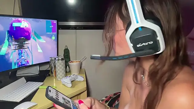 Snapshot of SpaceCowWhore chatting on September 29, 2025, 1:12 am SpaceCowWhore online show from September 29, 2025, 1:12 am