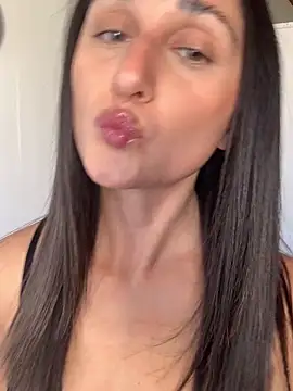 luci brecman online show from April 22, 2026, 5:31 pm