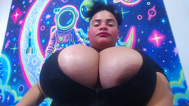 latina bigboos25 online show from August 7, 2026, 8:48 pm