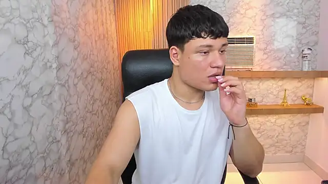 Snapshot of AndrewPeach_ chatting on September 23, 2025, 8:16 pm AndrewPeach online show from September 23, 2025, 8:16 pm